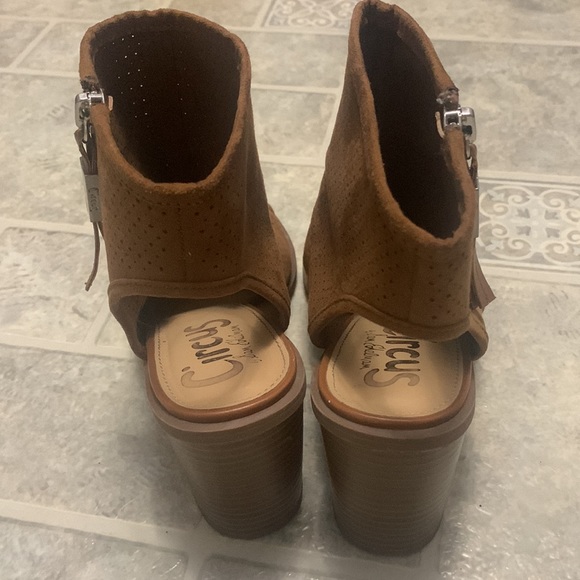 Size 7 Sam Edelman “Circus” booties. - Picture 6 of 10